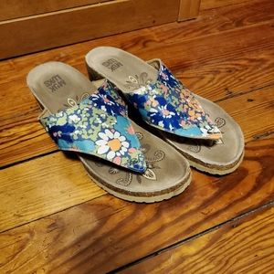 Muk Luks Floral Pattern Sandals